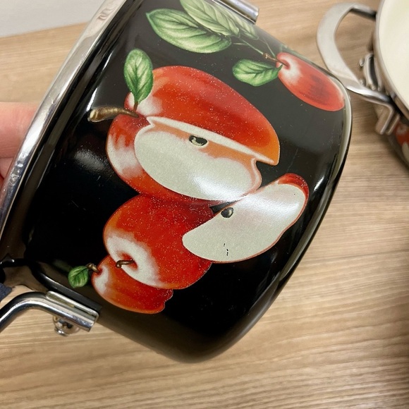 Vintage Ginny’s Enamel Pots and Pans With Apple Theme Lot of 3 - Picture 12 of 14